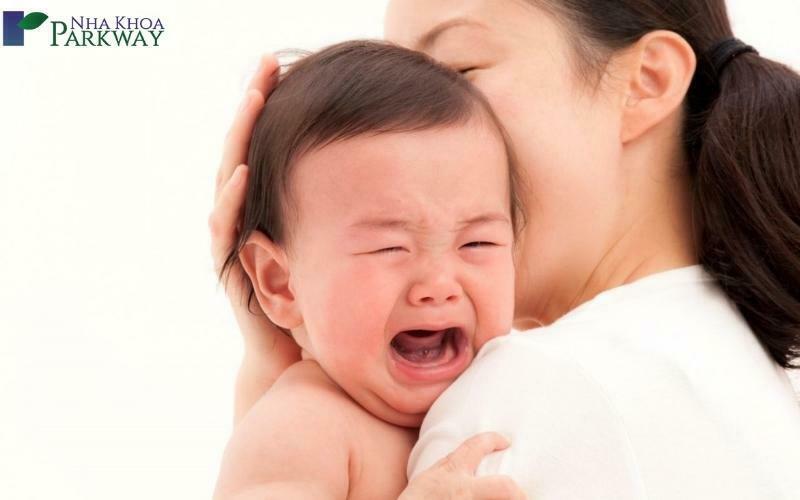 Khi trẻ sốt cao trên 39 độ trong thời gian khá lâu, nên đưa đến cơ sở y tế ngay